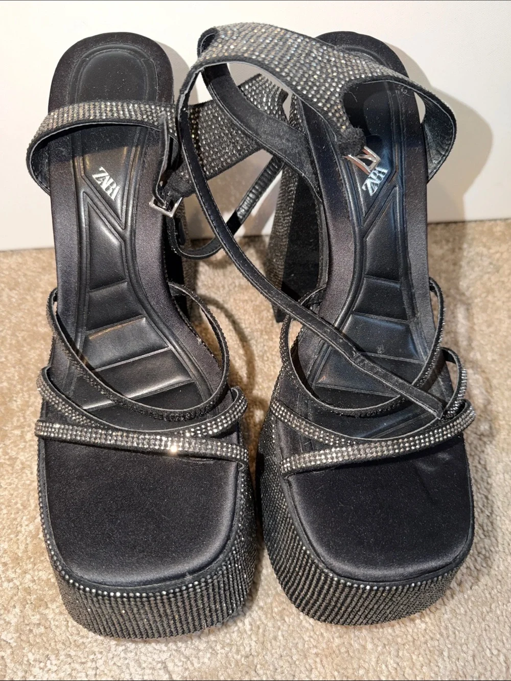 Zara never worn